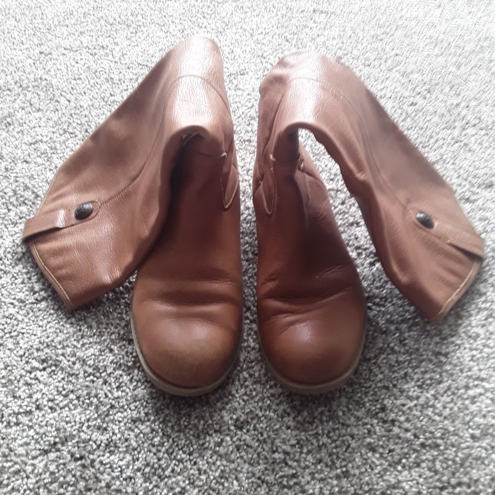Women's Boots - Size 8 - Picture 5 of 6